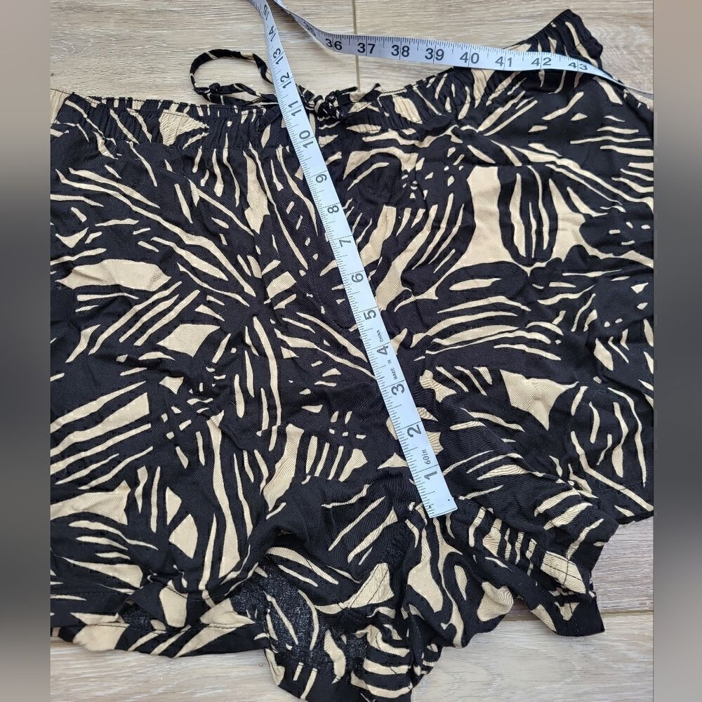 Gap Black and tan Geometric Palm Leaf Print Lounge Shorts Size: XLarge - Picture 6 of 9